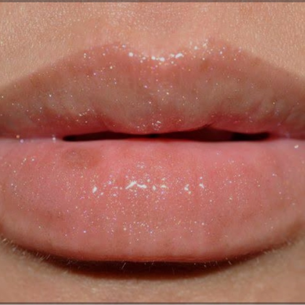 MAC Cosmetics Dazzleglass Lip Gloss - Moth to a Flame✨ - Picture 4 of 6